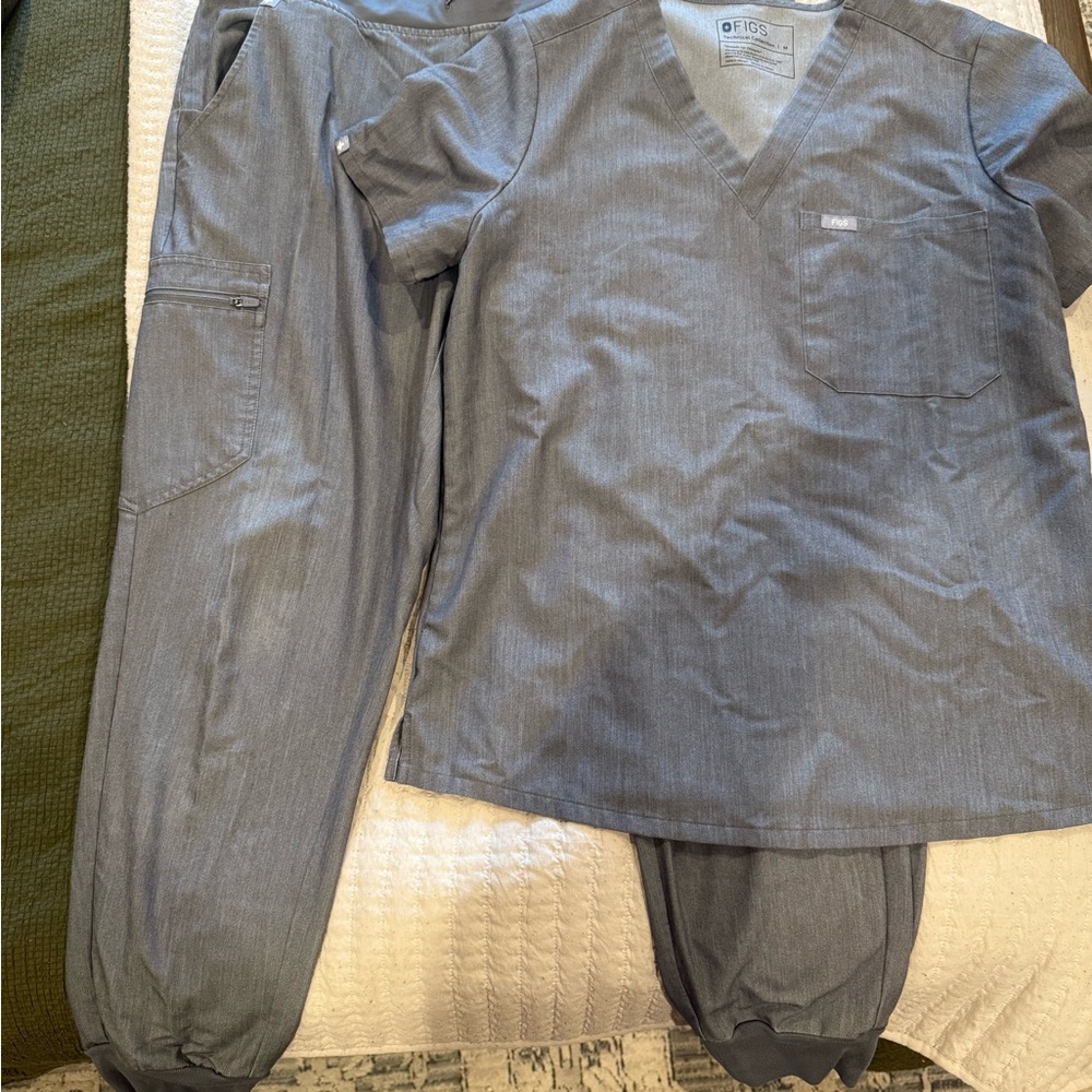 FIGS Gray Scrub Set